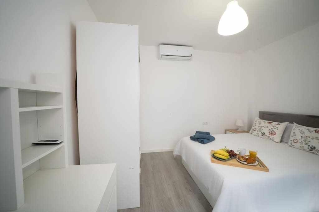 1 Room Atico Pedregalejo Malaga Ngoại thất bức ảnh